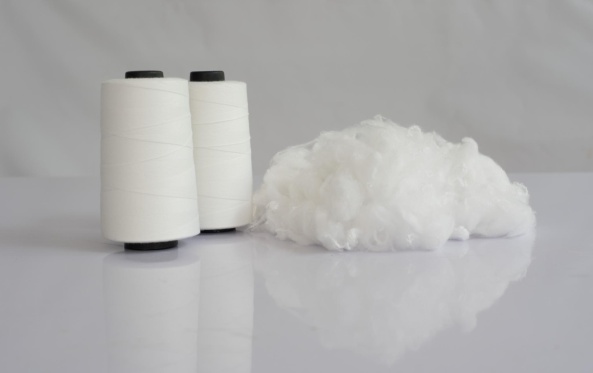 Bobine de fil blanc